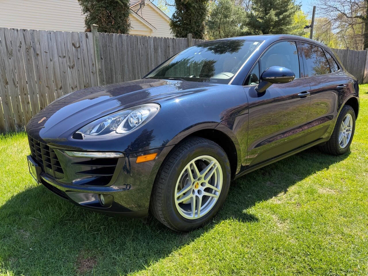 Used 2018 Porsche Macan AWD/4WD image 1