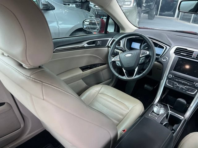 Used 2018 Ford Fusion SE w/ Fusion SE Technology Package FWD image 8