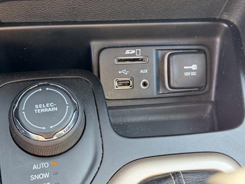 Used 2016 Jeep Cherokee Latitude image 21