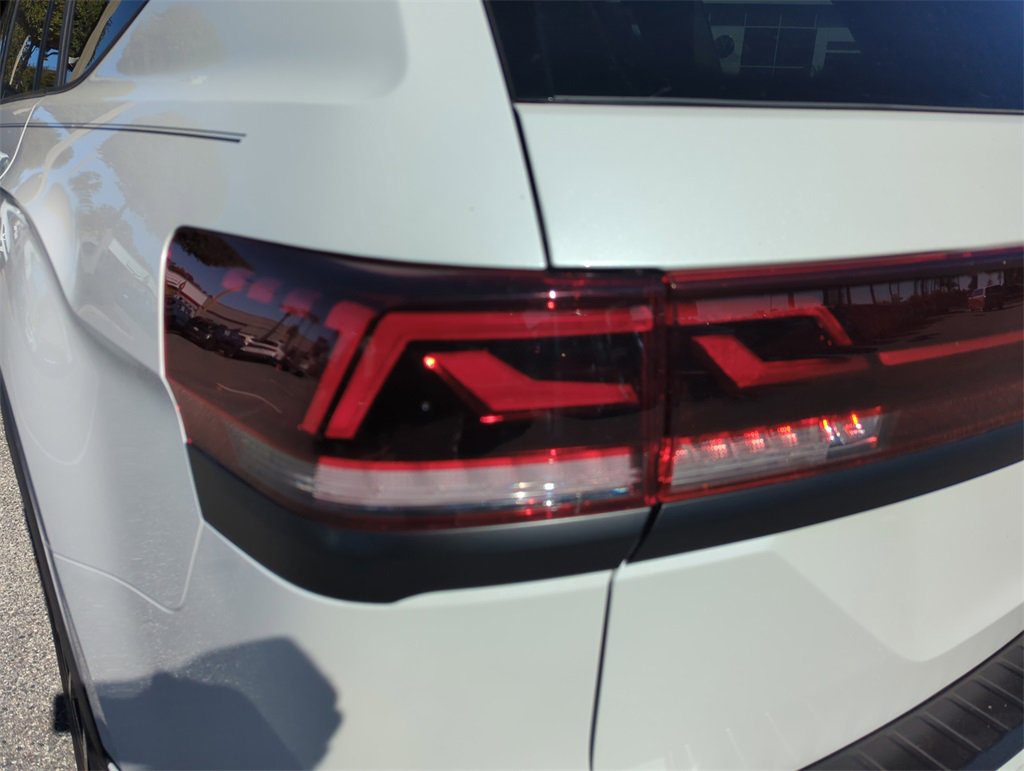 Used 2025 Volkswagen Atlas SEL Premium R-Line image 18