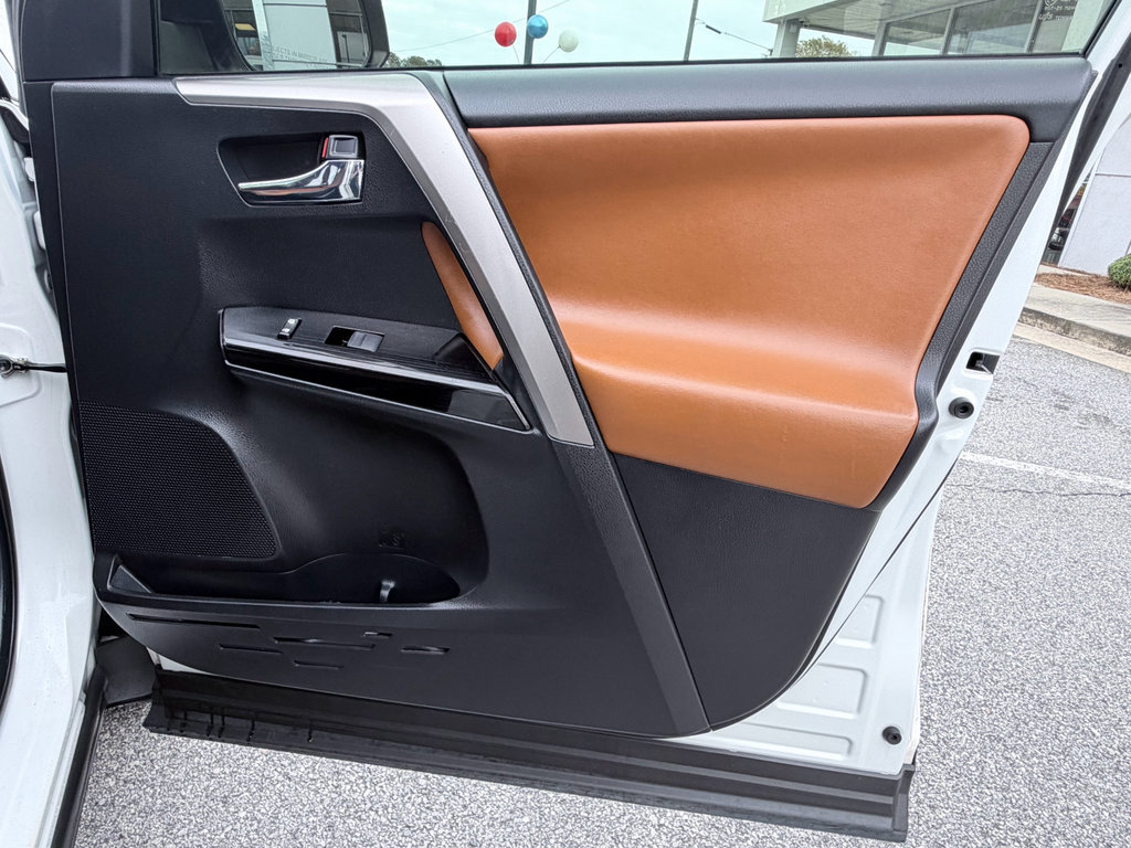 Used 2018 Toyota RAV4 Limited image 29