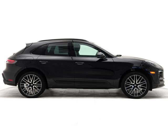 Certified 2025 Porsche Macan Turbo AWD/4WD image 32