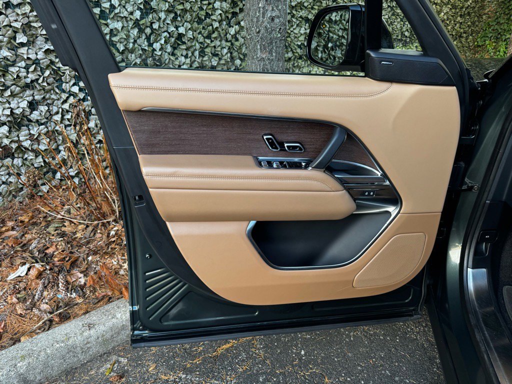 Certified 2023 Land Rover Range Rover SE image 8