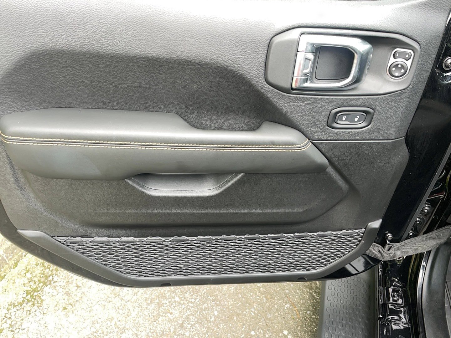 Used 2025 Jeep Wrangler Unlimited Sahara AWD/4WD image 24