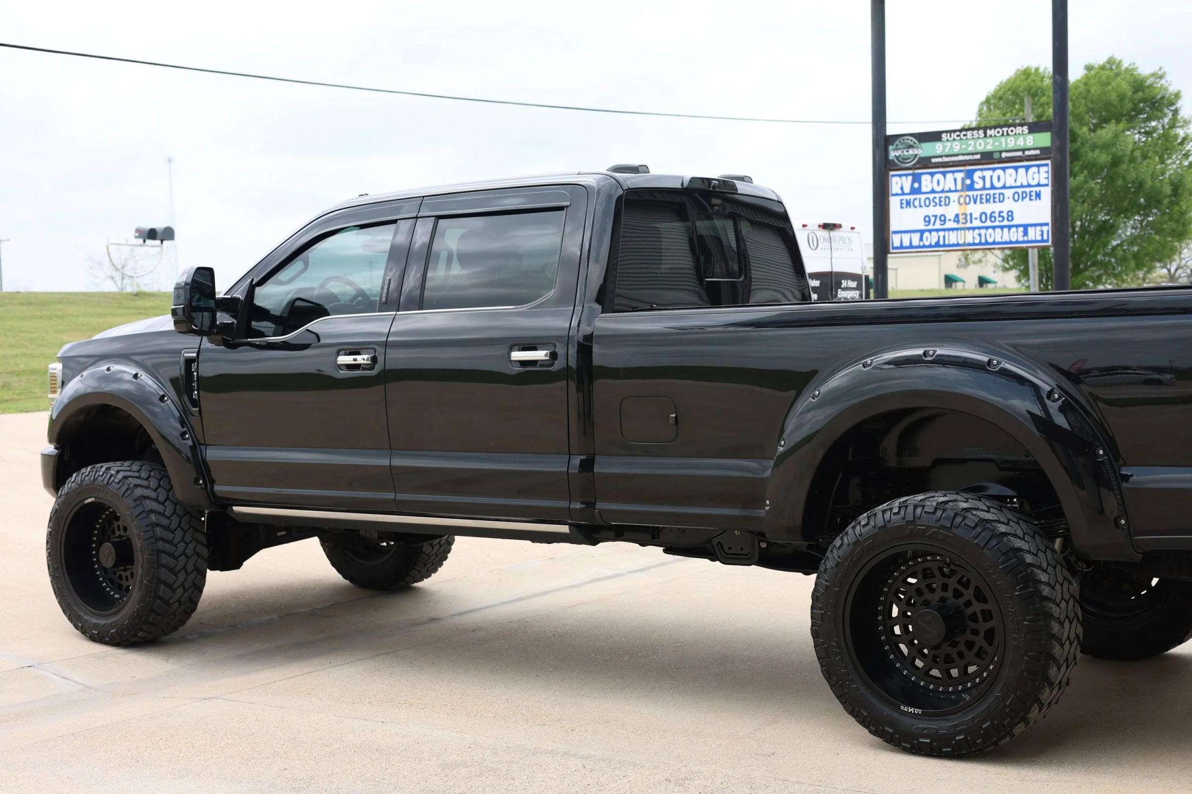 Used 2021 Ford F350 Platinum w/ FX4 Off-Road Package image 8
