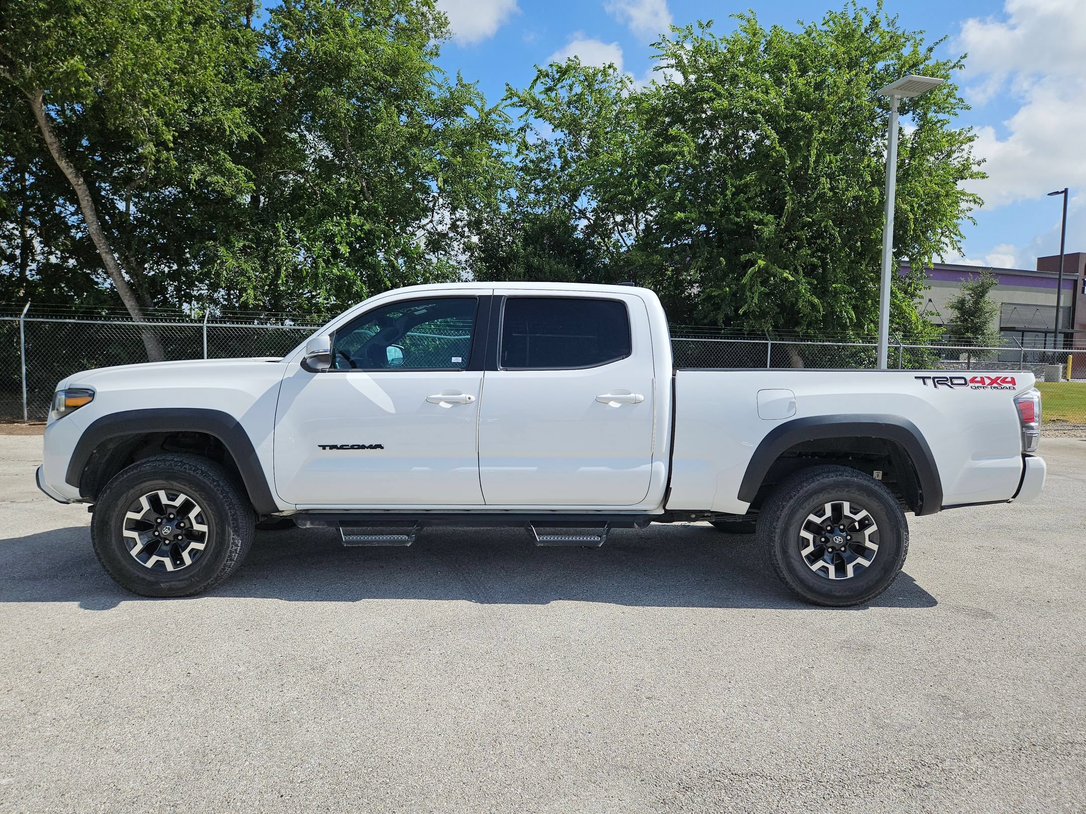 Used 2021 Toyota Tacoma TRD Off-Road w/ Technology Package AWD/4WD image 6