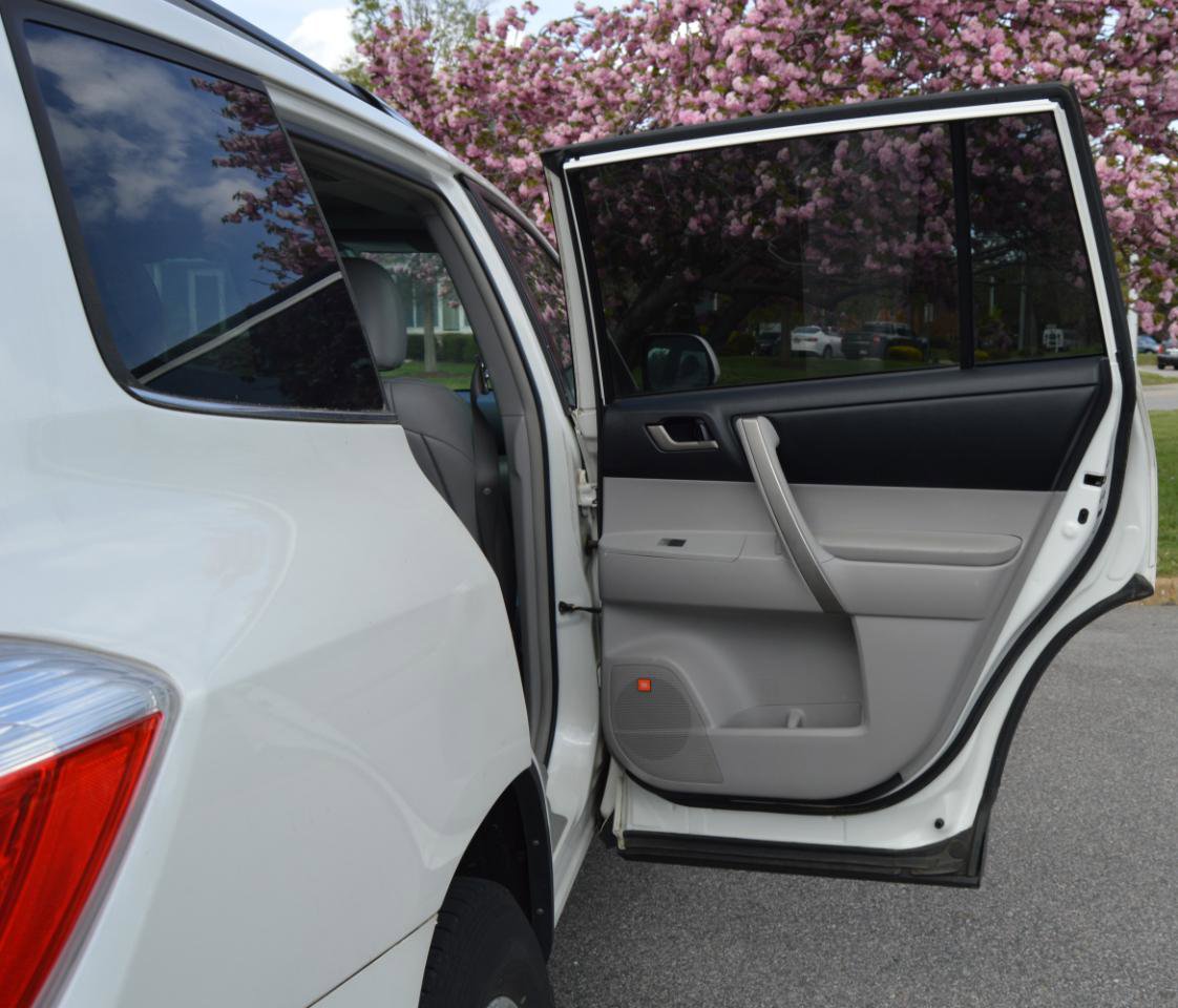 Used 2011 Toyota Highlander SE w/ Tow Pkg AWD/4WD image 19