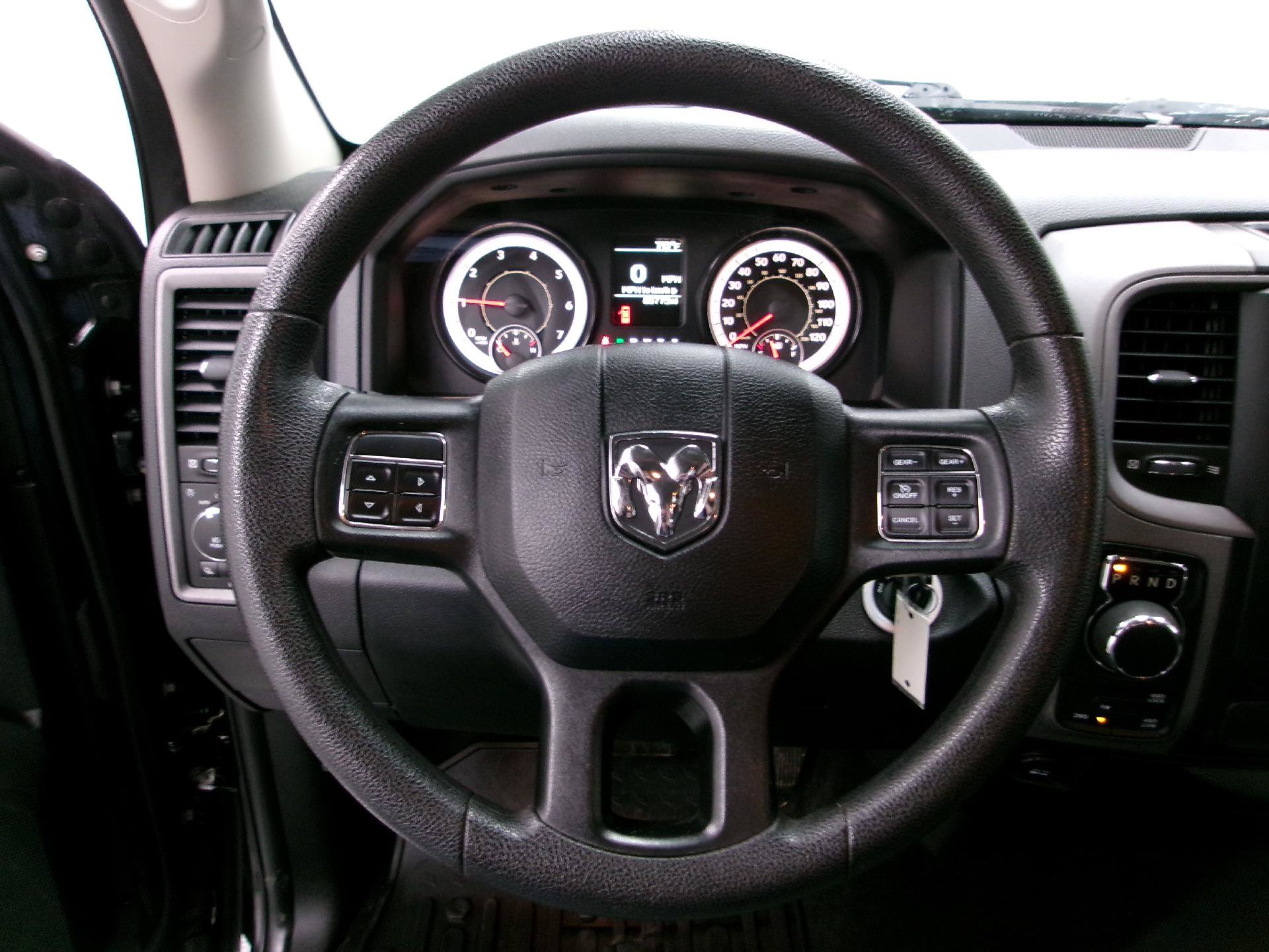Used 2017 RAM 1500 Express AWD/4WD image 5