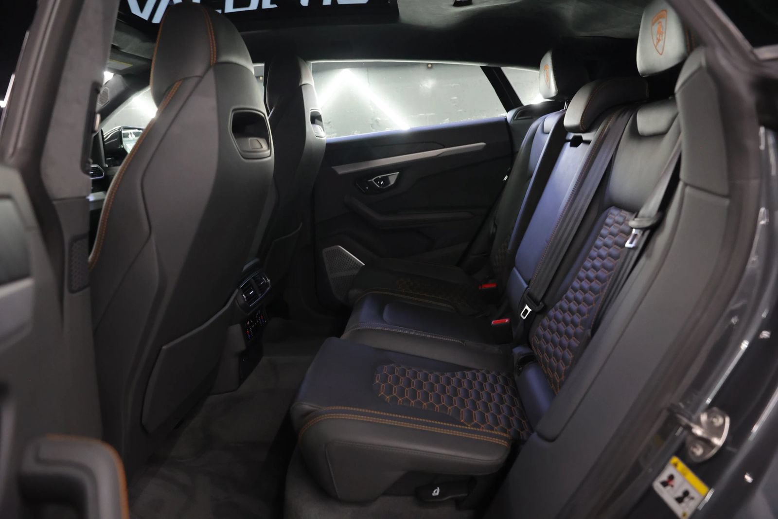 Used 2020 Lamborghini Urus AWD/4WD image 16