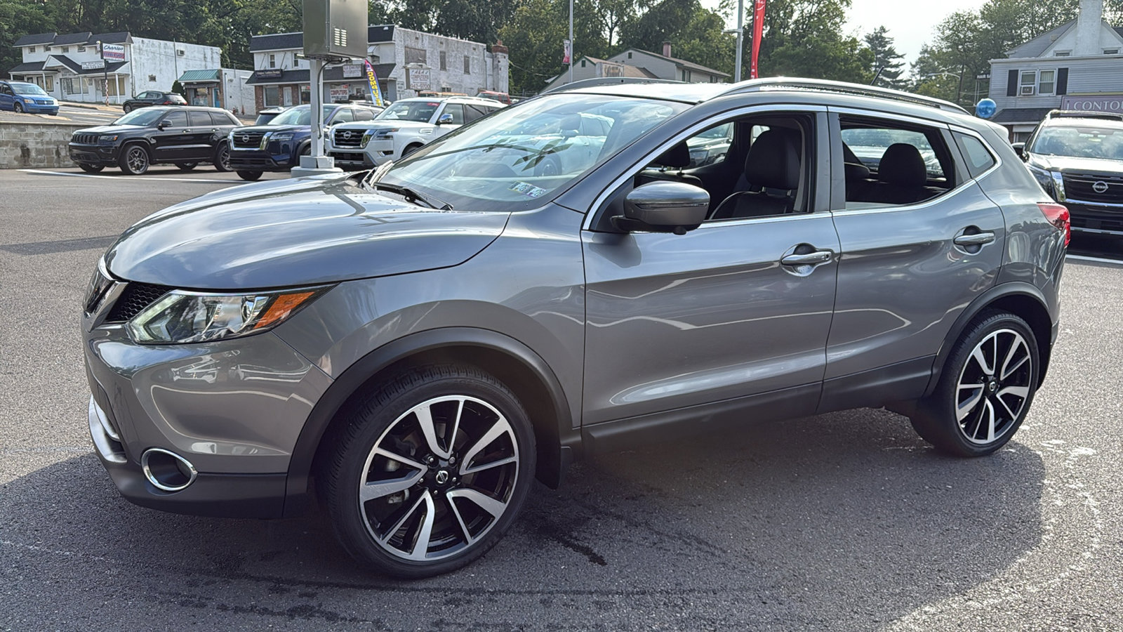 Used 2019 Nissan Rogue Sport SL image 3