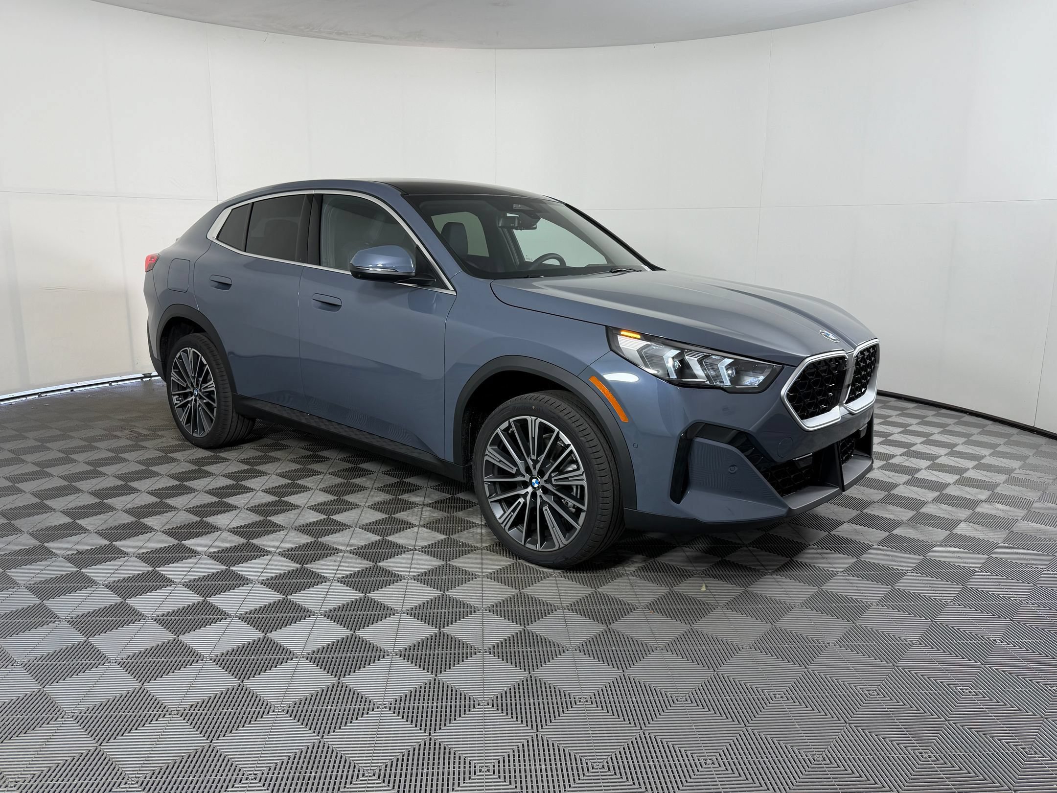 Used 2026 BMW X2 xDrive28i w/ Technology Package AWD/4WD image 7