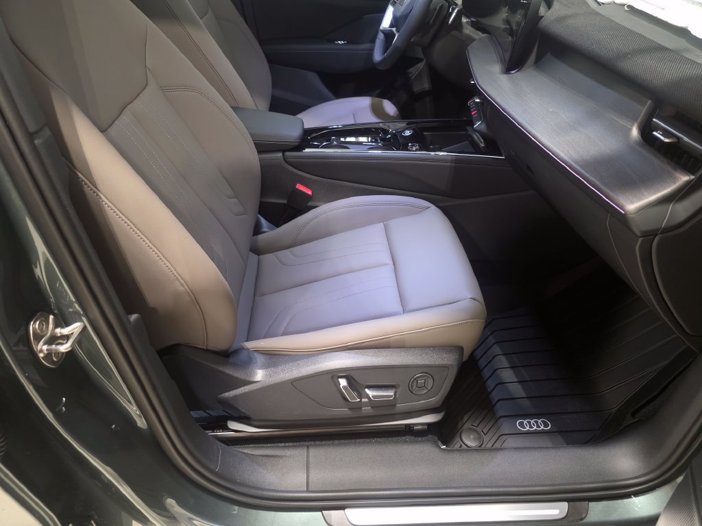 New 2026 Audi Q3 quattro 2.0T AWD/4WD image 15