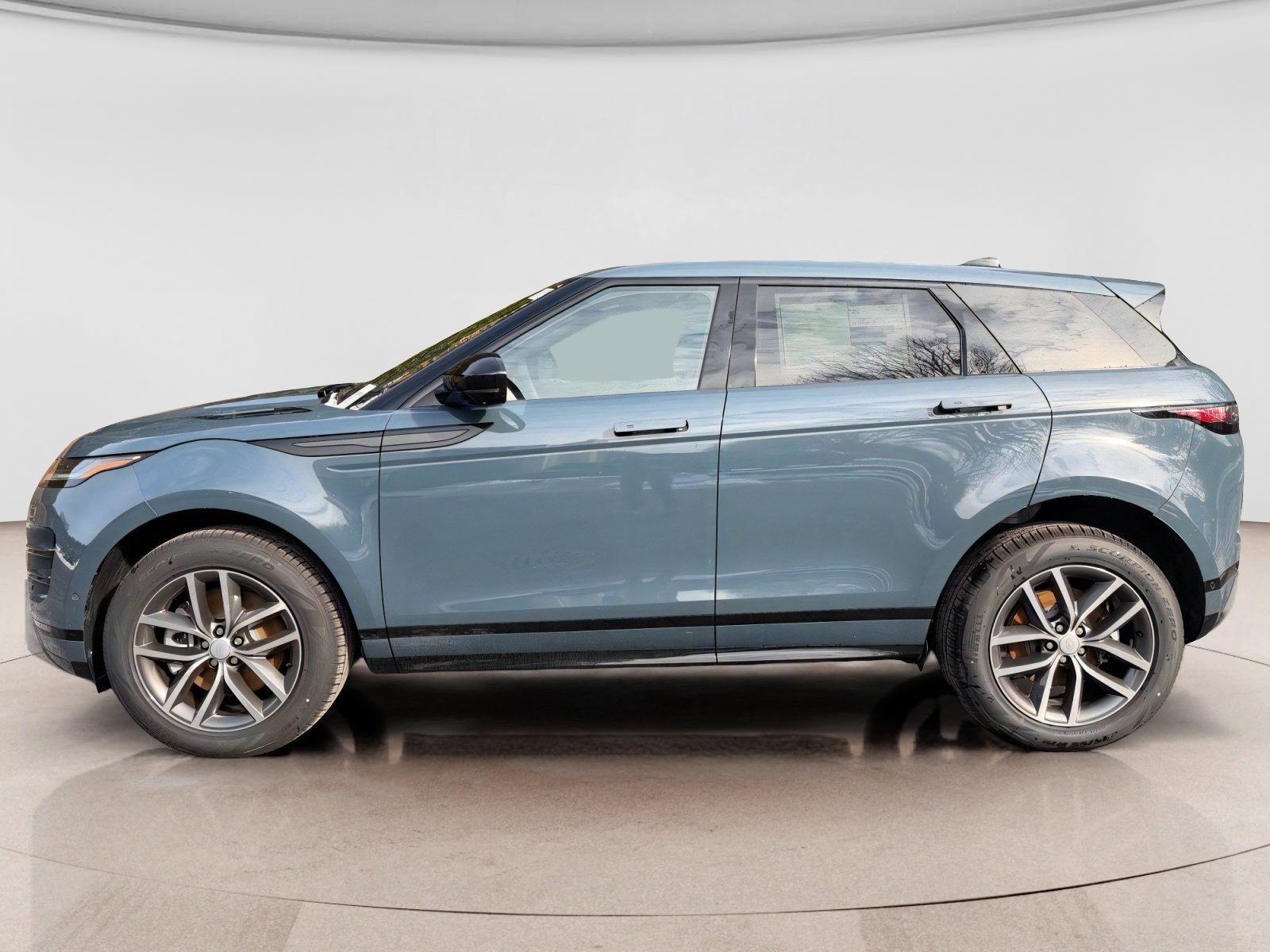 New 2026 Land Rover Range Rover Evoque Dynamic SE image 2