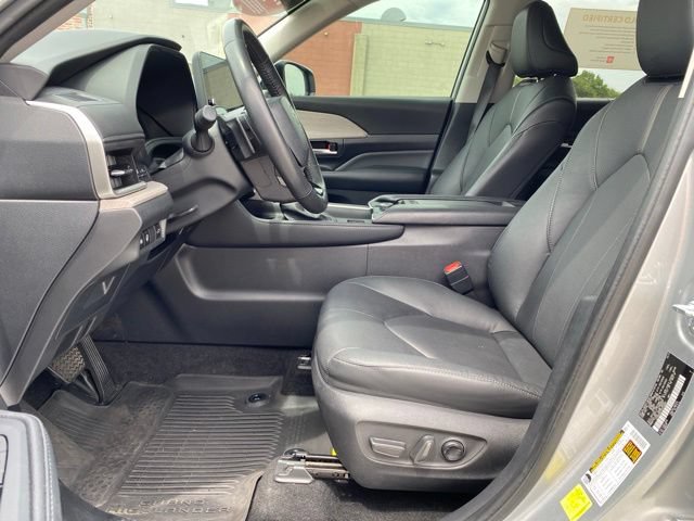 Certified 2024 Toyota Grand Highlander AWD image 16