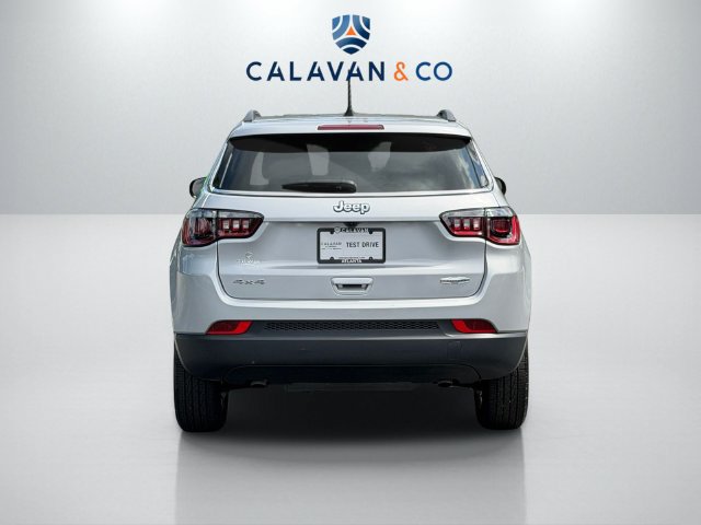 Used 2025 Jeep Compass Latitude AWD/4WD image 6