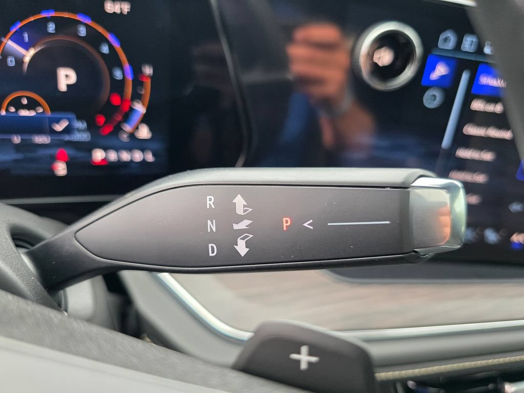 New 2025 Chevrolet Suburban Premier RWD image 18