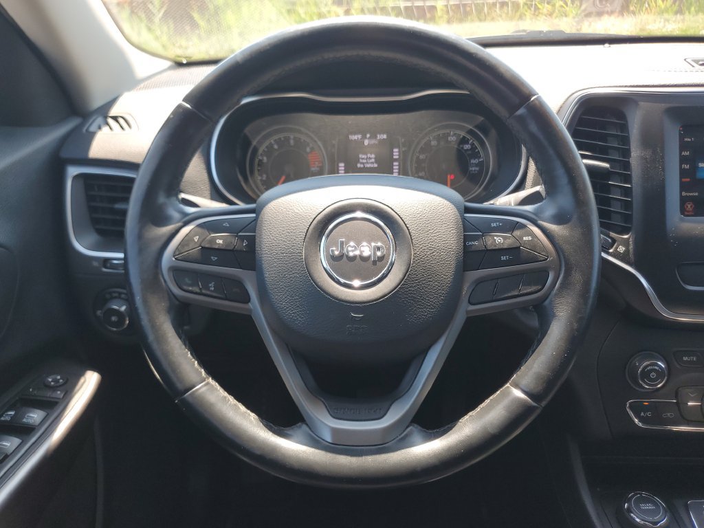 Used 2019 Jeep Cherokee Latitude Plus AWD/4WD image 26