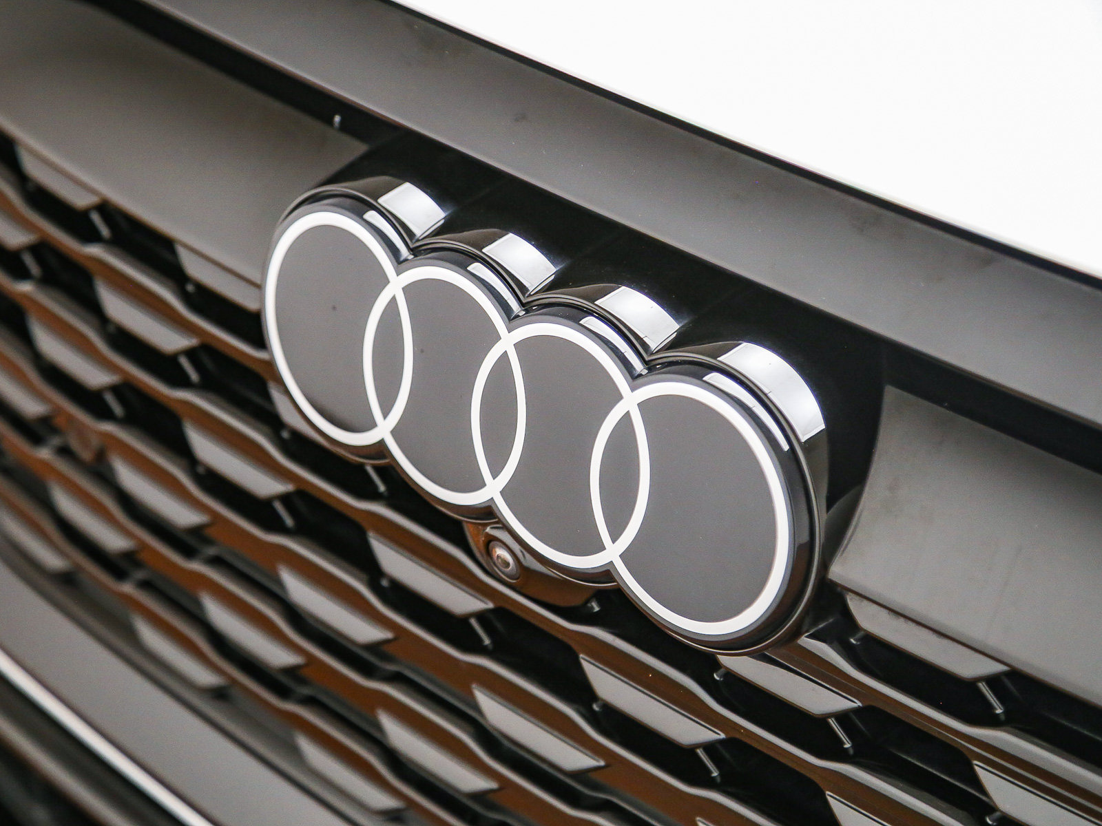 Certified 2024 Audi Q8 e-tron Premium Plus AWD/4WD image 9