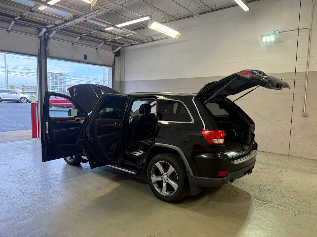 Used 2012 Jeep Grand Cherokee Overland AWD/4WD image 12