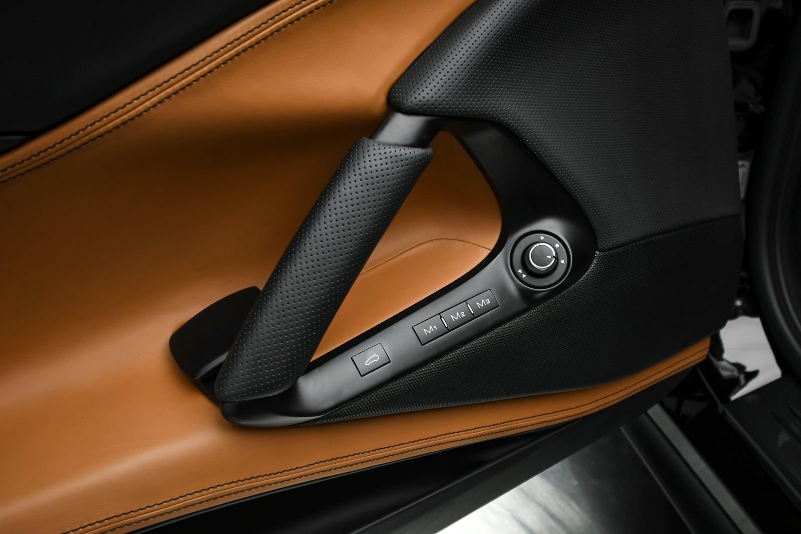 Used 2018 Ferrari 812 Superfast RWD image 36