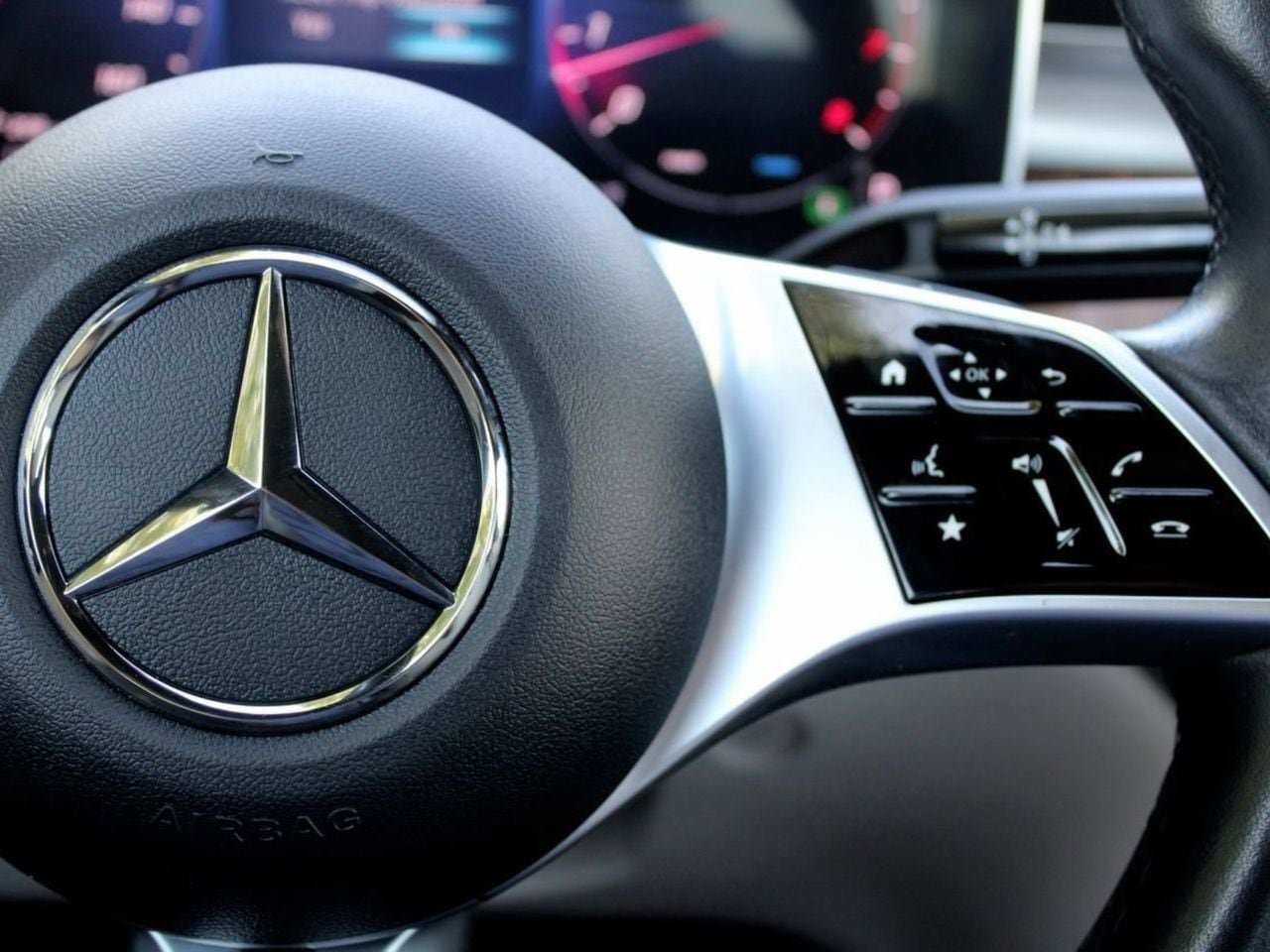 Used 2025 Mercedes-Benz C 300 4MATIC Sedan image 37