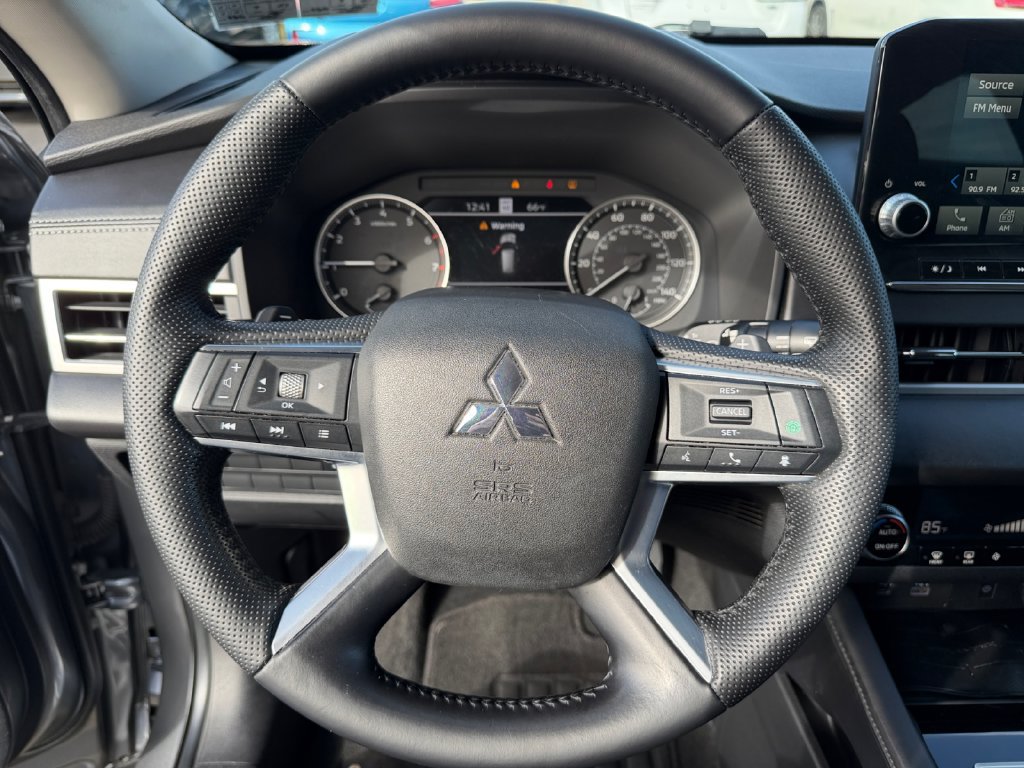 Used 2022 Mitsubishi Outlander SE FWD image 15