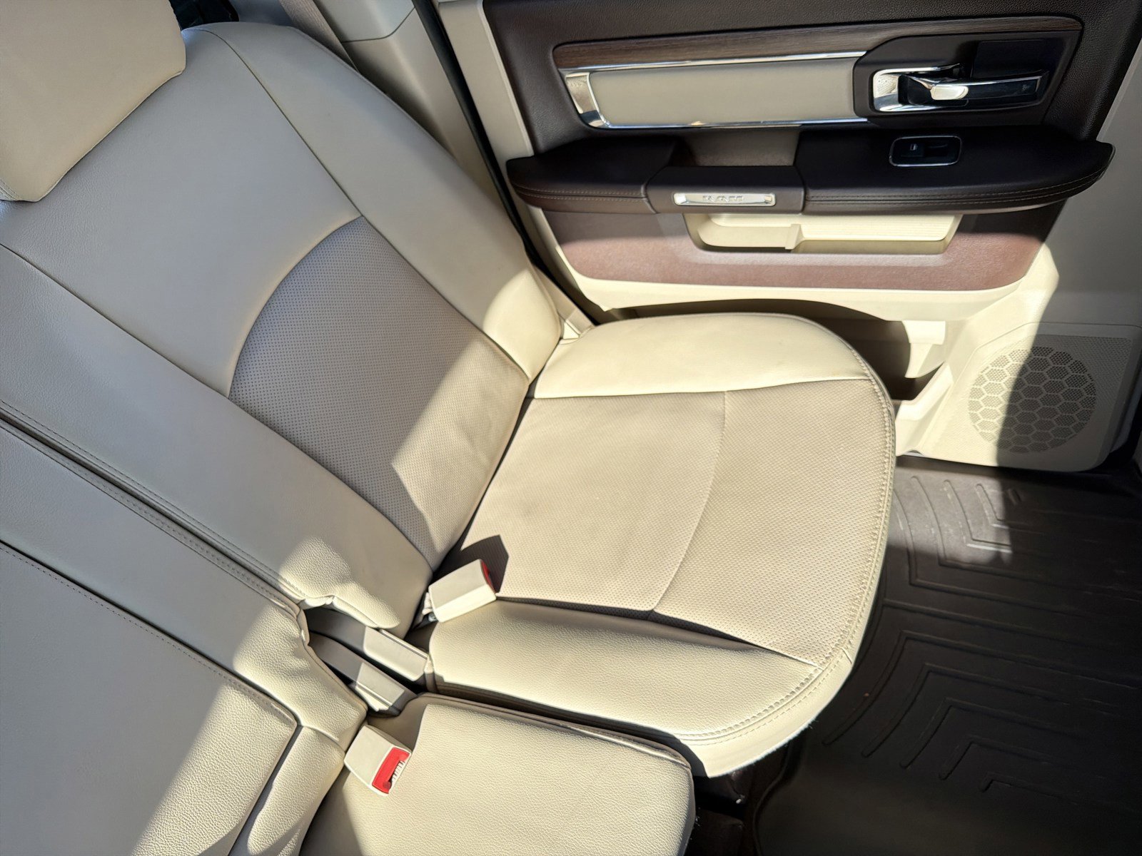 Used 2017 RAM 1500 Laramie w/ Convenience Group image 14