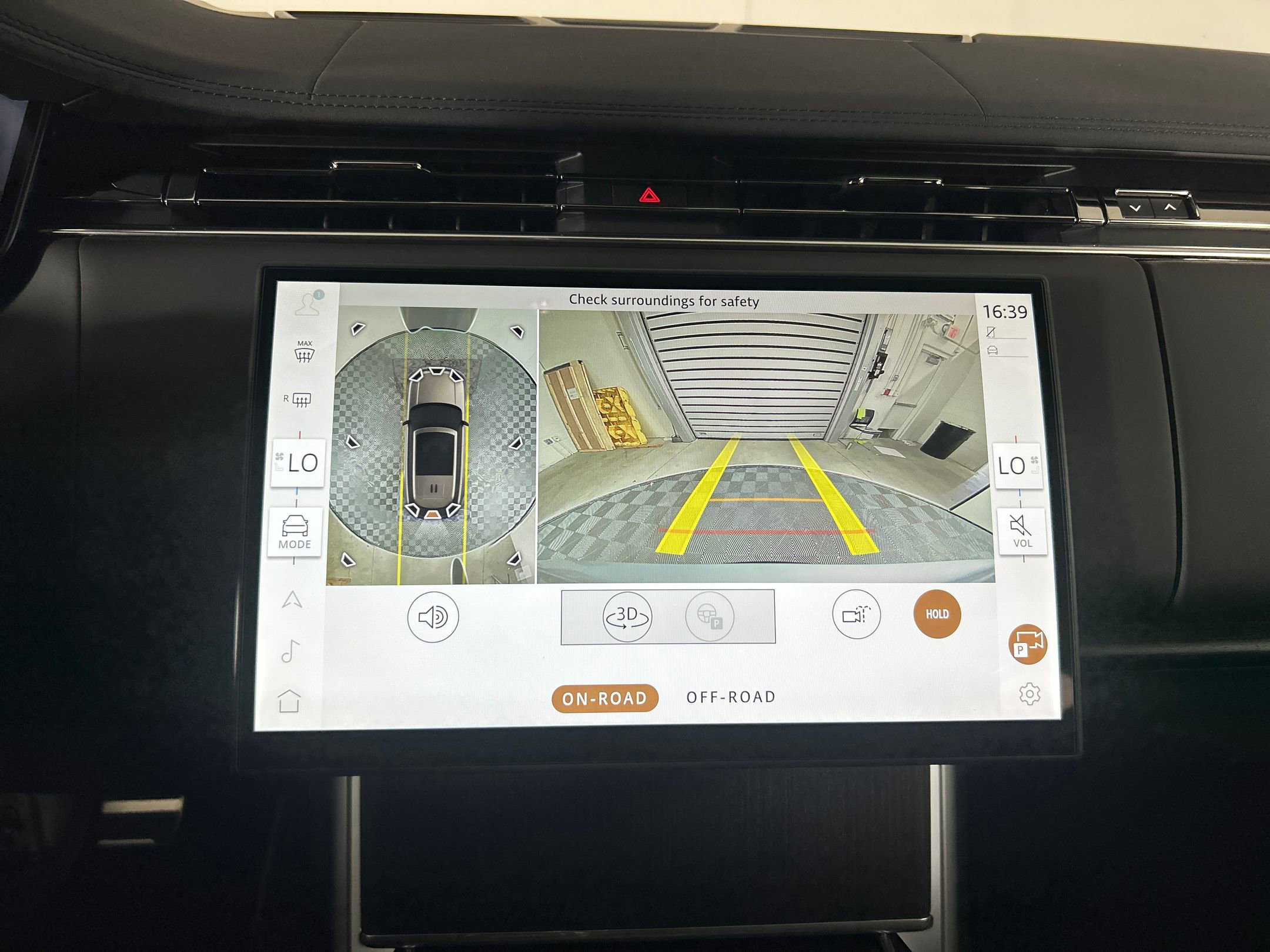 New 2025 Land Rover Range Rover Long Wheelbase SE image 24