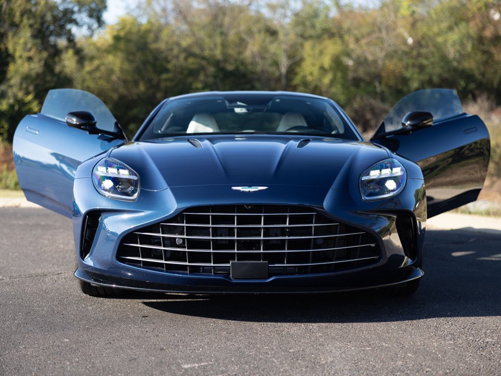 Used 2025 Aston Martin V8 Vantage Coupe RWD image 11