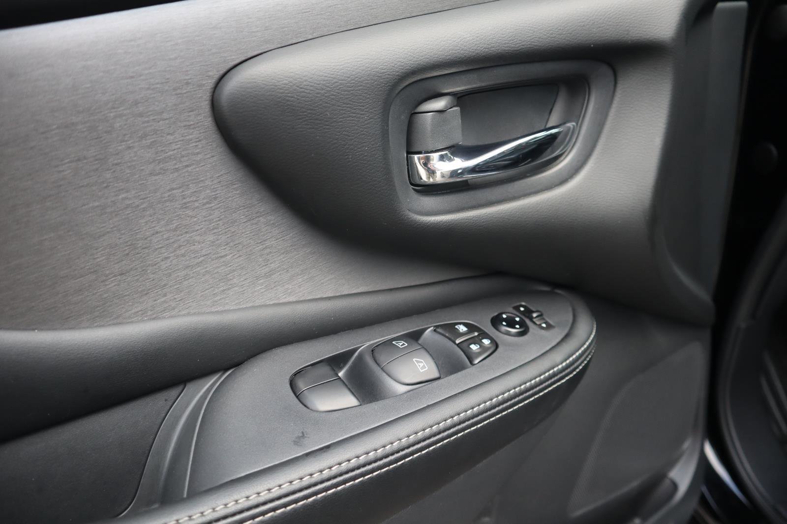 Certified 2024 Nissan Murano SV w/ SV Midnight Edition Package image 17