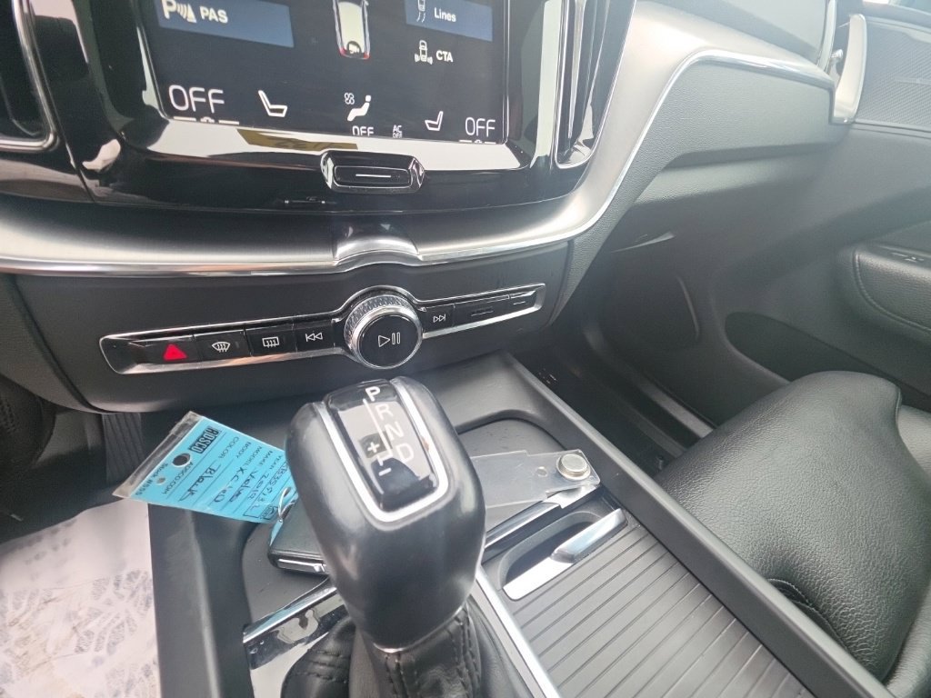 Used 2019 Volvo XC60 T5 Momentum w/ Multimedia Package AWD/4WD image 22