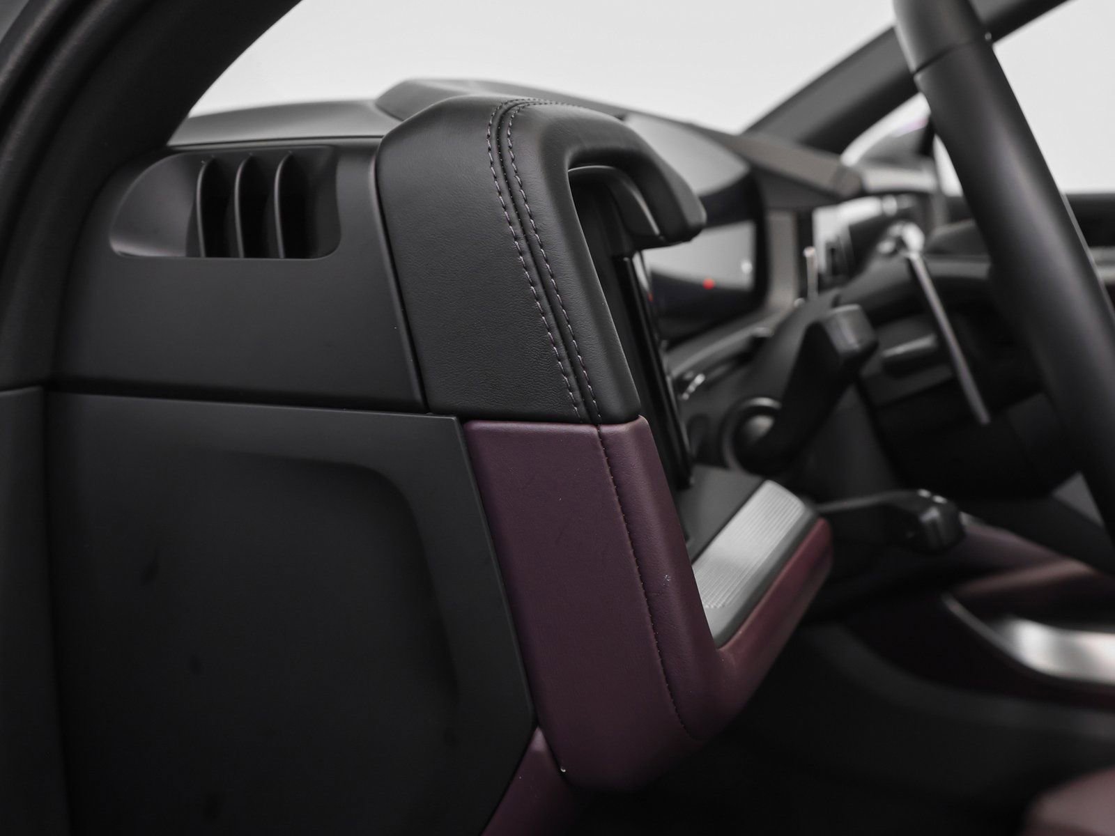 Certified 2025 Porsche Cayenne E-Hybrid image 31