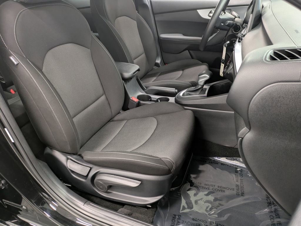 Used 2023 Kia Forte LXS image 29