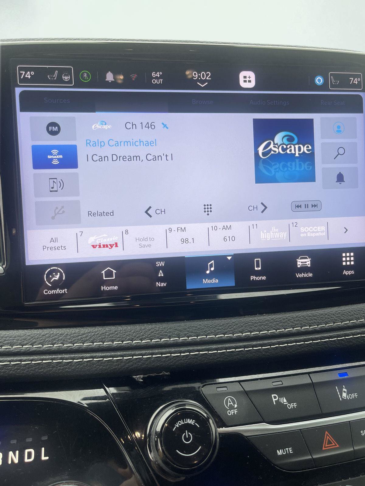 Used 2023 Chrysler Pacifica Limited w/ Uconnect Theater Family Group FWD image 14