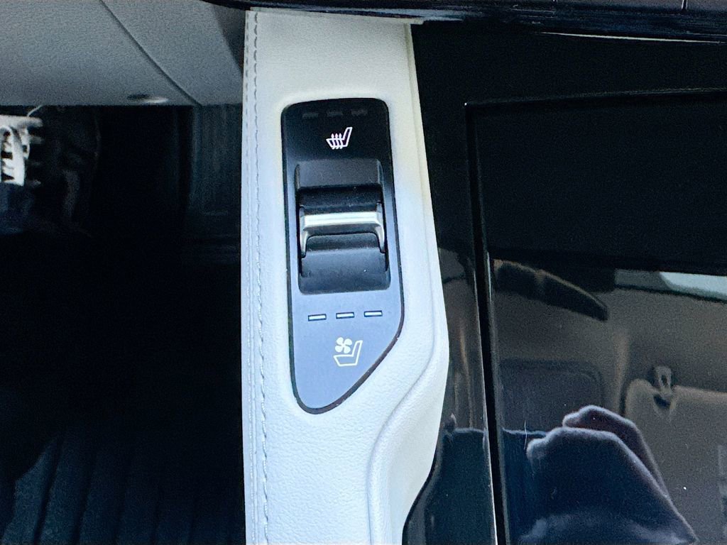 Used 2024 Kia Telluride EX w/ EX Captain's Chair Package FWD image 31