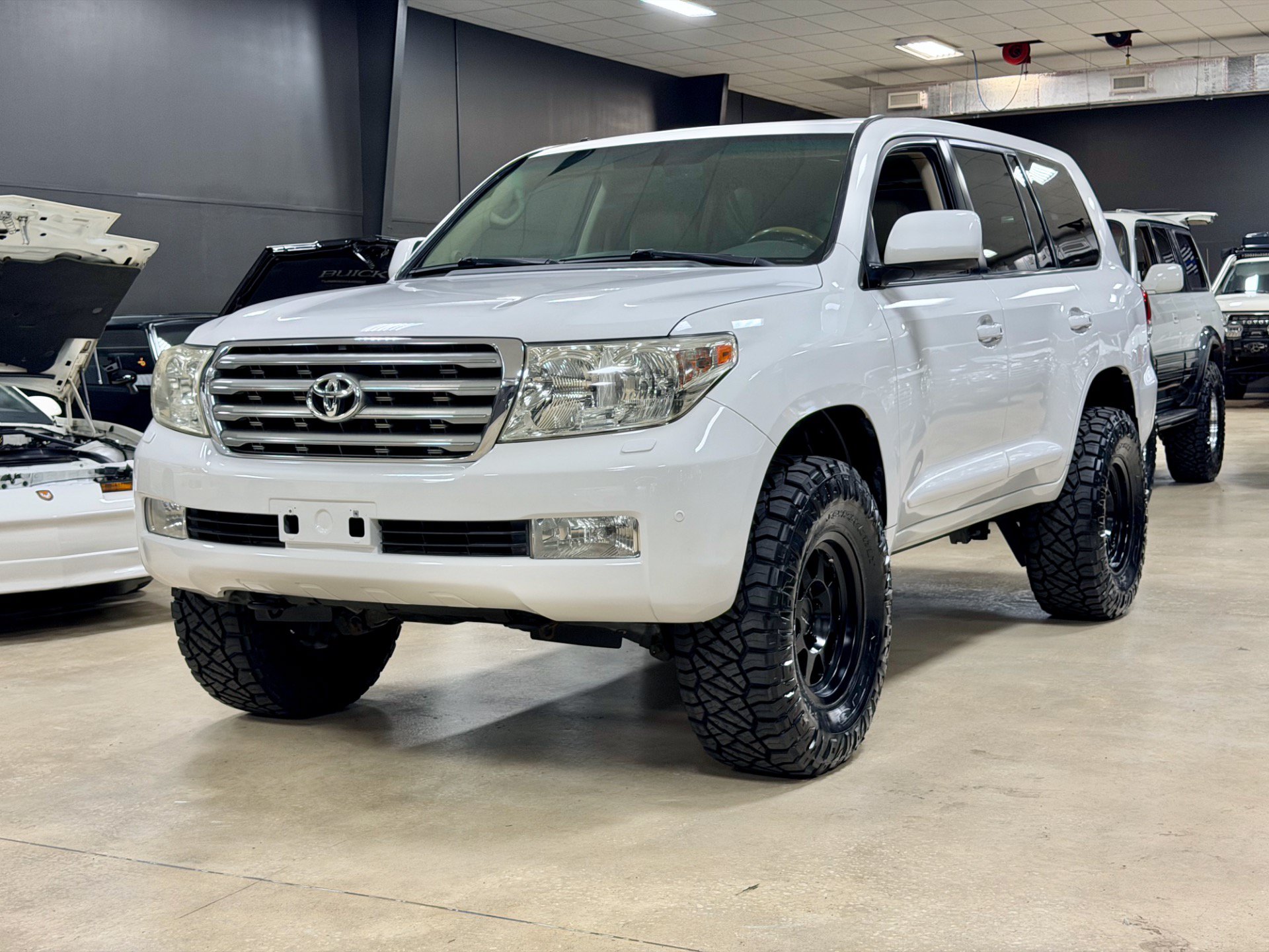 Used 2009 Toyota Land Cruiser w/ Upgrade Pkg AWD/4WD image 2