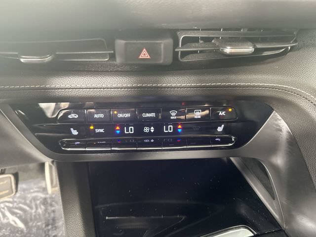 Used 2023 Buick Envision Essence w/ Technology Package I AWD/4WD image 10