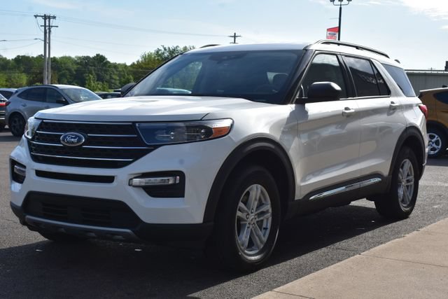 Used 2023 Ford Explorer XLT w/ Equipment Group 202A AWD/4WD image 16