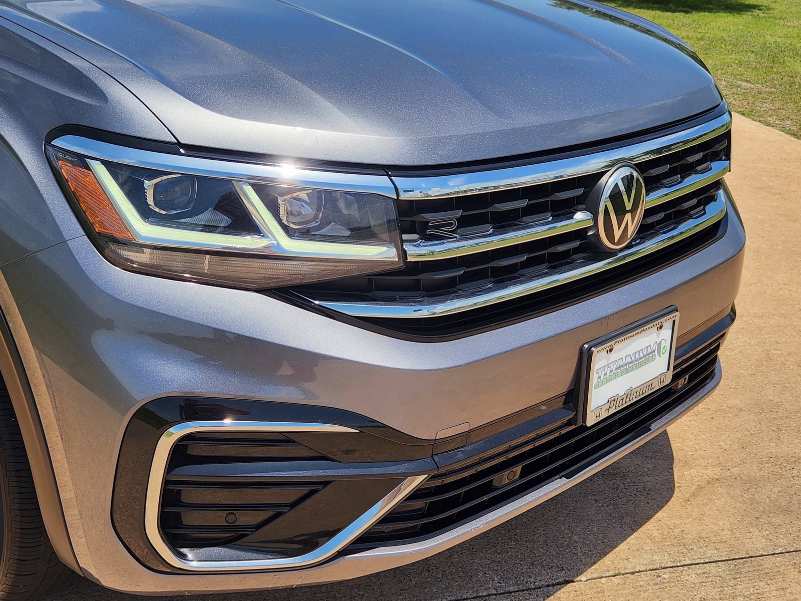 Used 2022 Volkswagen Atlas SEL R-Line AWD/4WD image 12