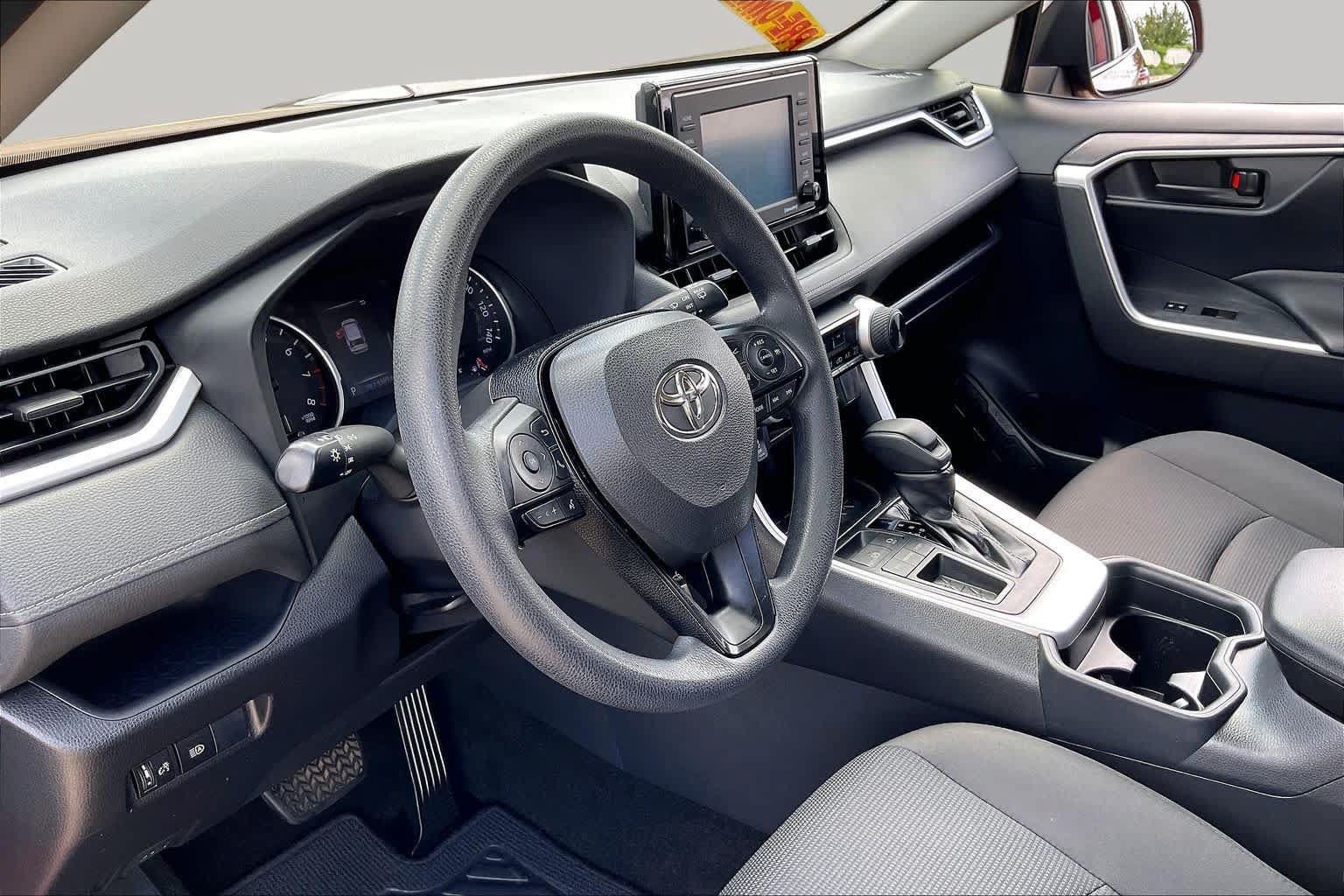Used 2020 Toyota RAV4 LE FWD image 15