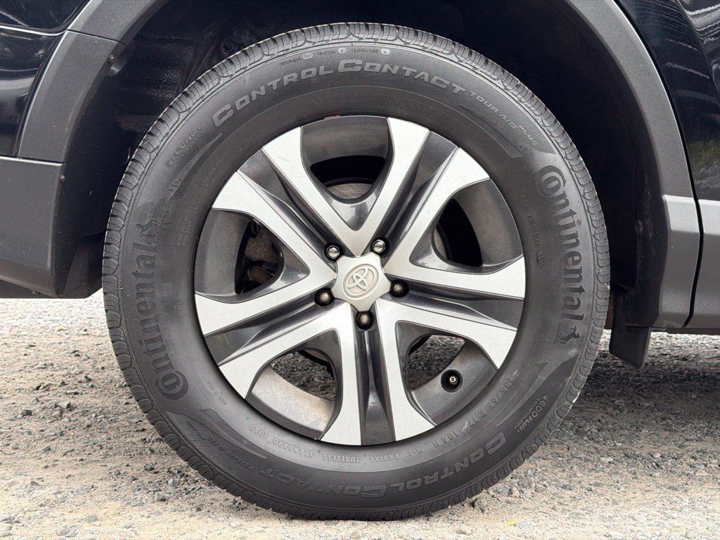 Used 2018 Toyota RAV4 LE w/ All Weather Liner Package AWD/4WD image 8