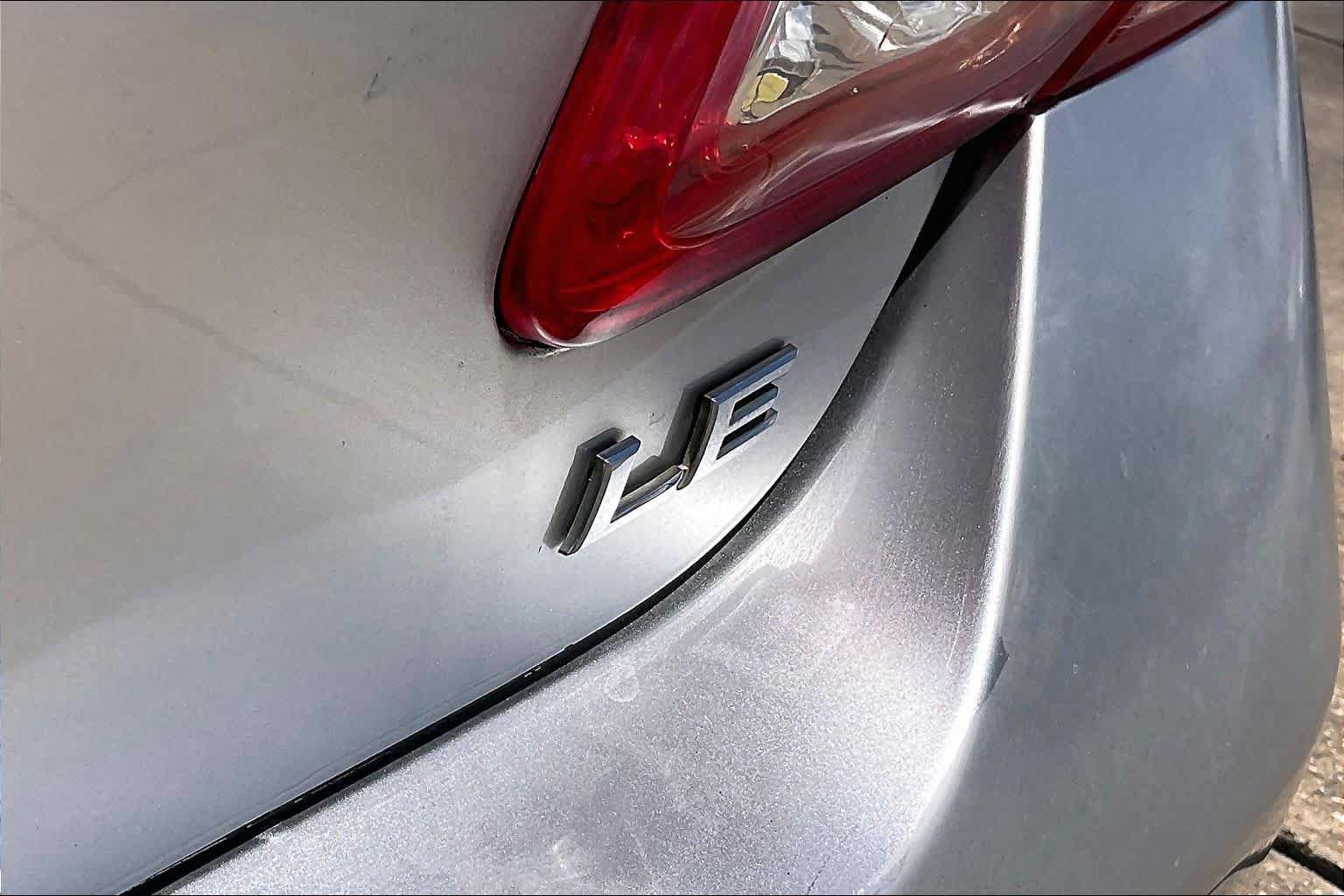 Used 2010 Toyota Camry LE FWD image 7