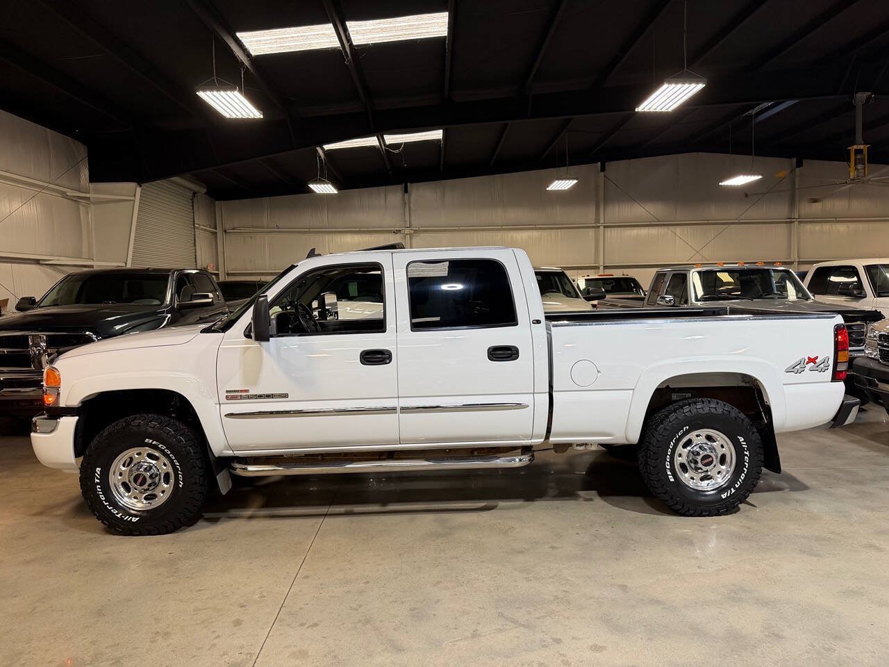 Used 2006 GMC Sierra 2500 SLT w/ Heavy-Duty Power Package AWD/4WD image 7