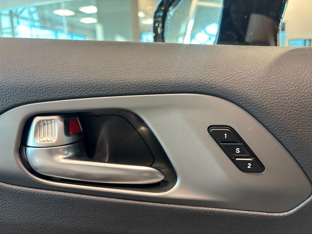 New 2027 Chrysler Pacifica Select FWD image 19