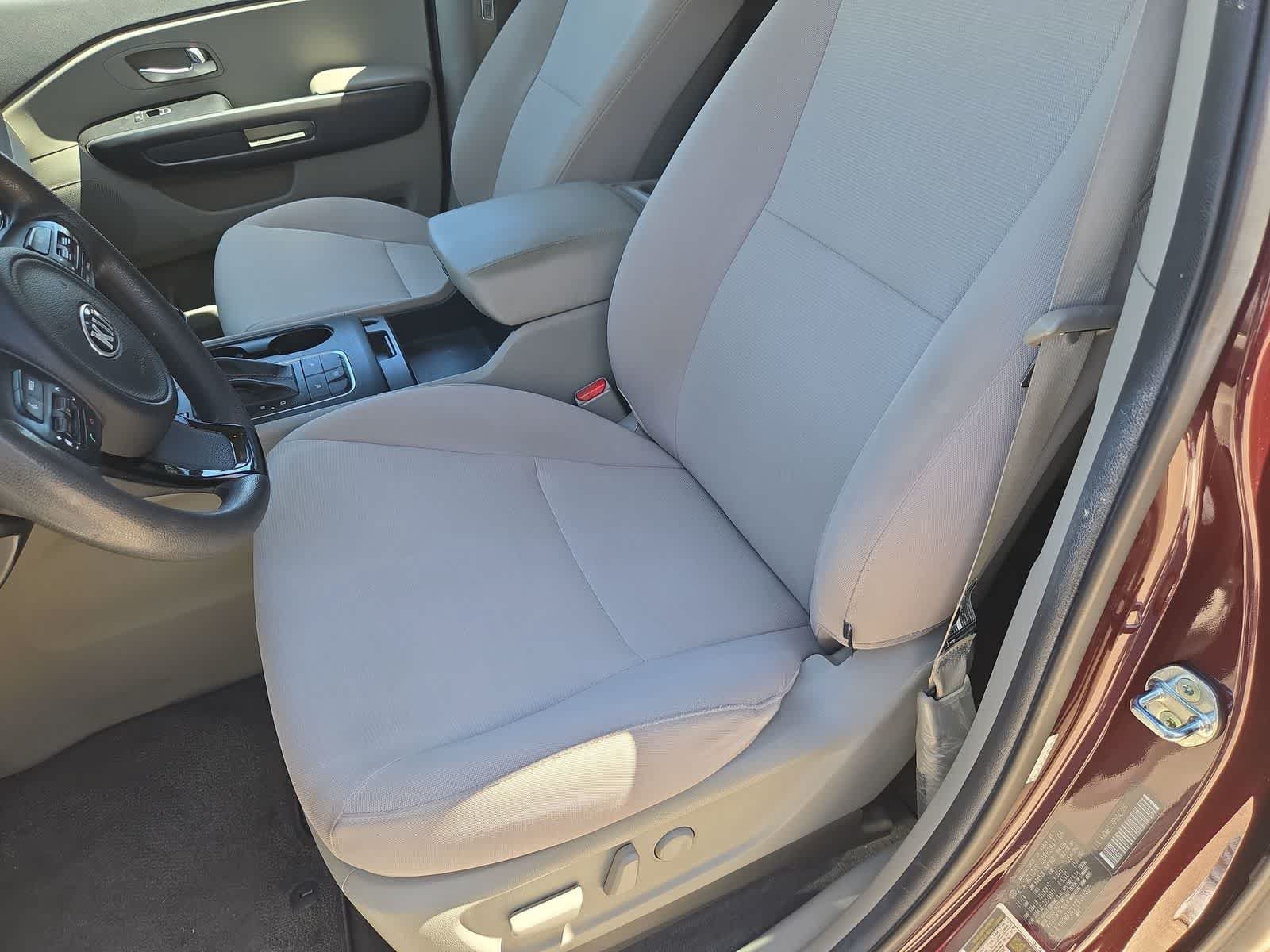 Used 2015 Kia Sedona LX w/ LX Convenience Package FWD image 17