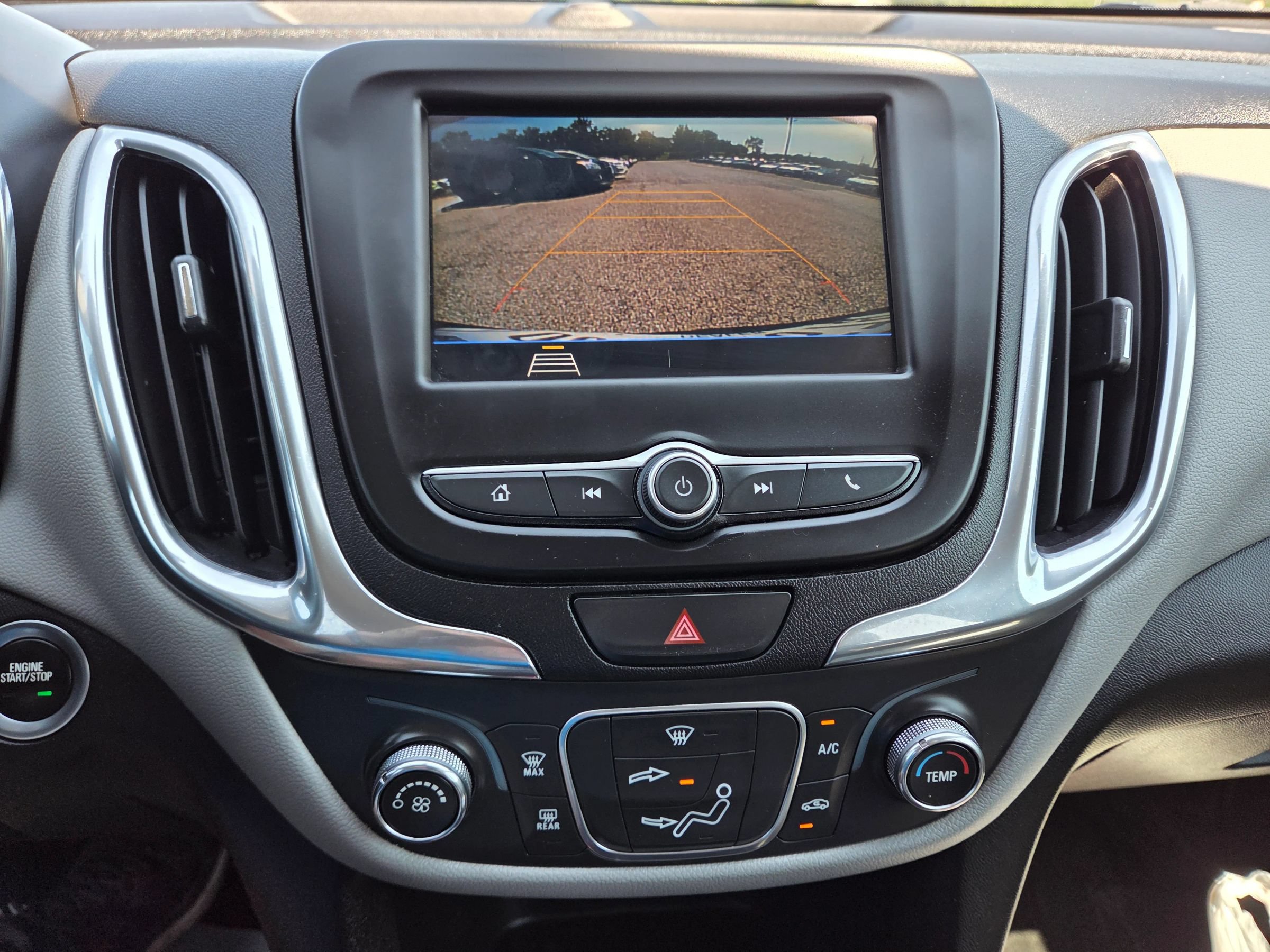 Used 2019 Chevrolet Equinox LS w/ LS Convenience Package FWD image 9