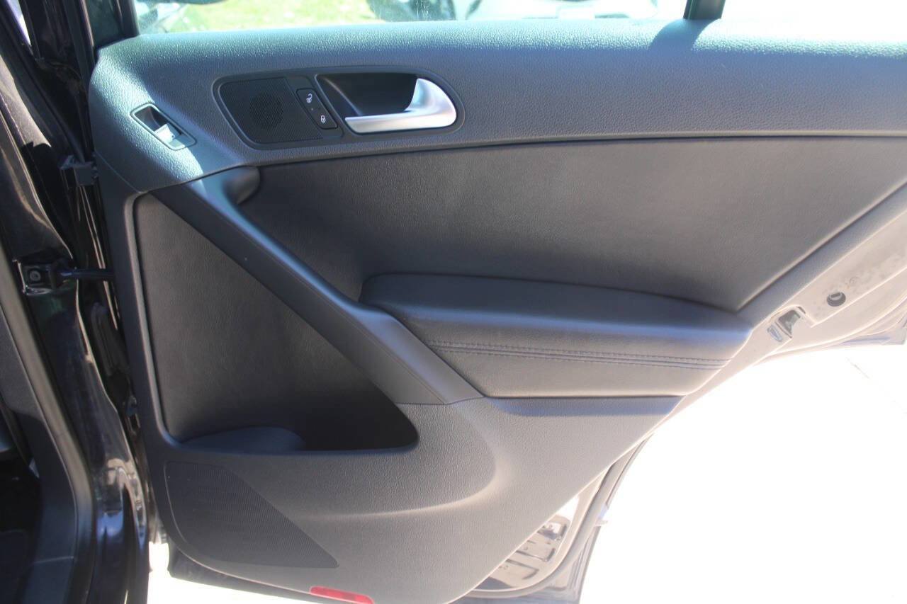 Used 2010 Volkswagen Tiguan SE image 5