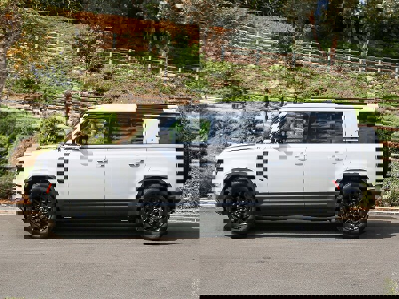 Used 2024 Land Rover Defender 110 S image 3