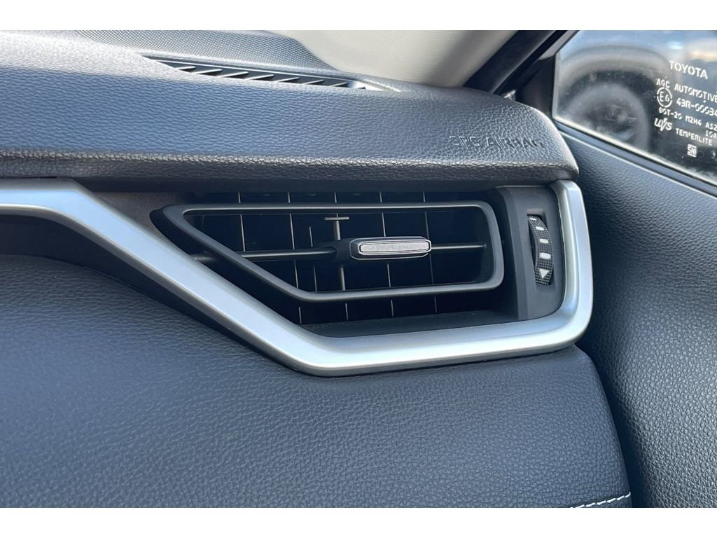 Used 2021 Toyota RAV4 XLE w/ Convenience Package image 31