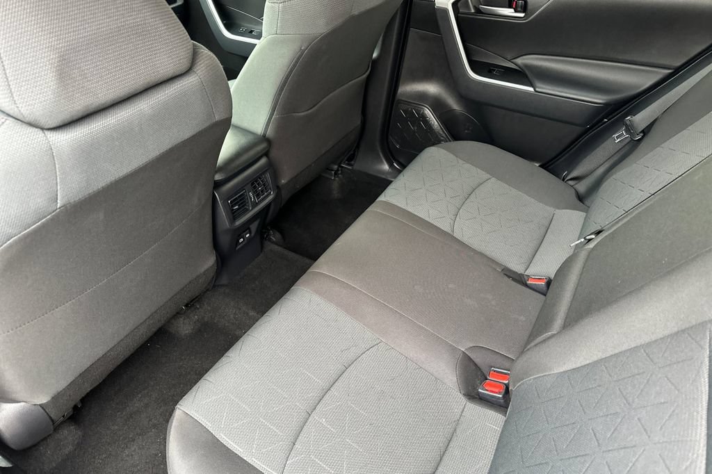 Used 2025 Toyota RAV4 XLE AWD/4WD image 15